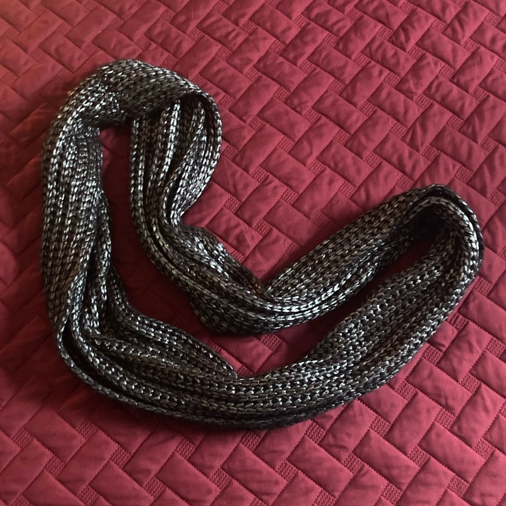 Metallic Knit Infinity Scarf 🧣 - Picture 3 of 4